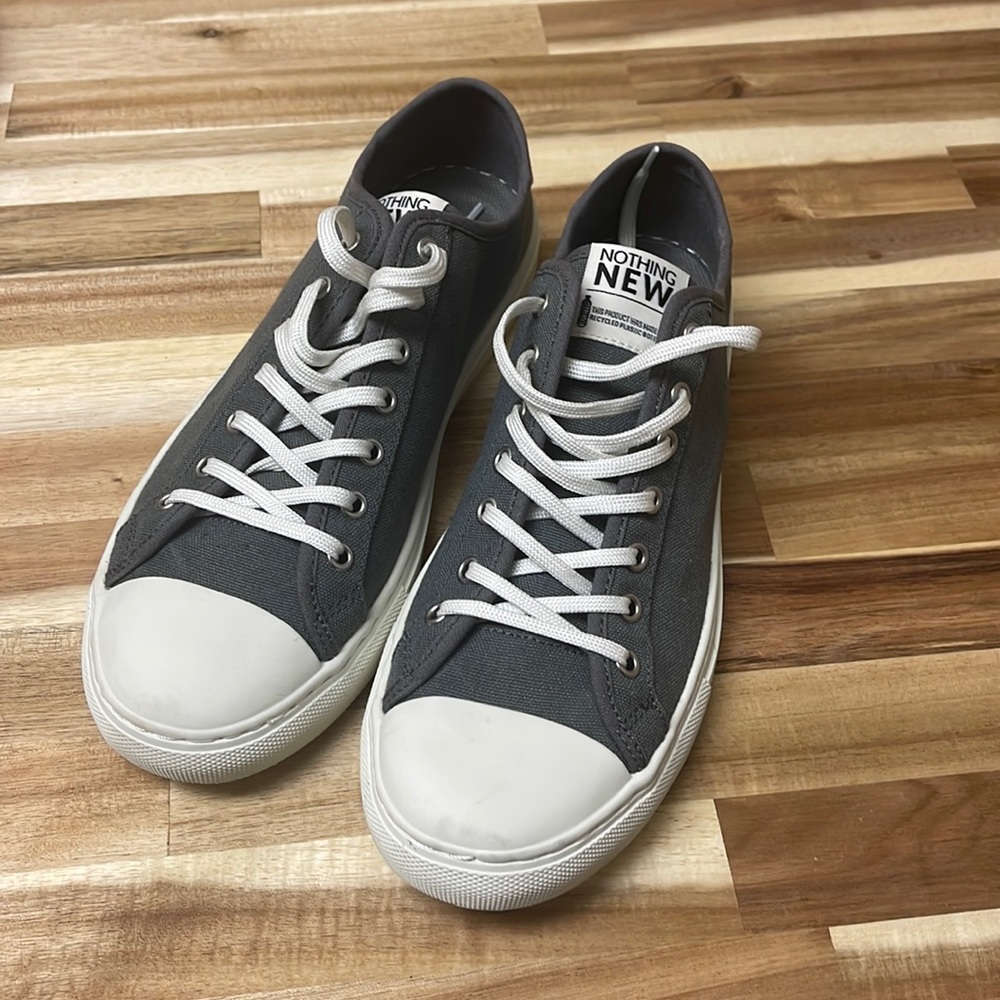 NOTHING NEW size 8.5 sneaker